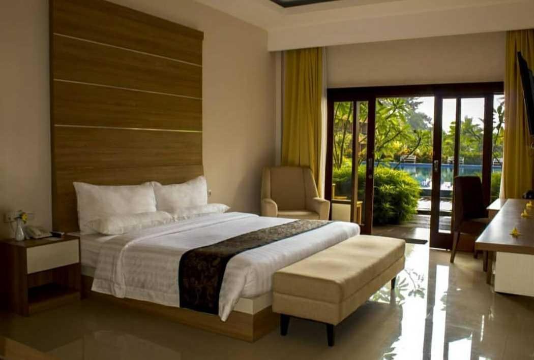 Double Room with Pool View